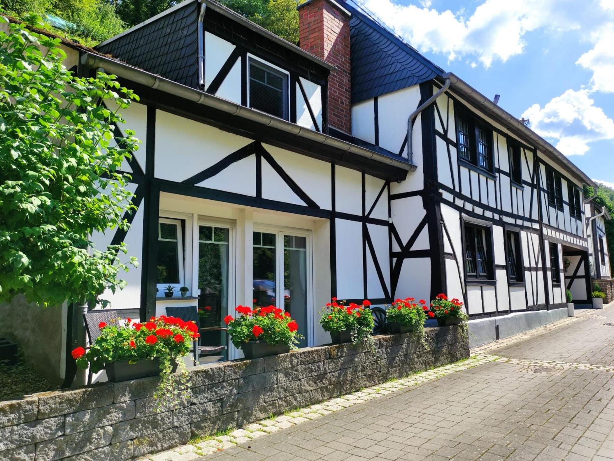 Ferienwohnung 'Unter Der Burg' Brodenbach Exterior photo